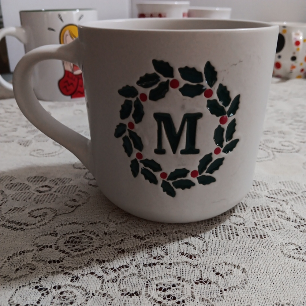 Large coffee cup initialed capital M - Picture 3 of 5